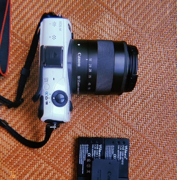 佳能EOS M1